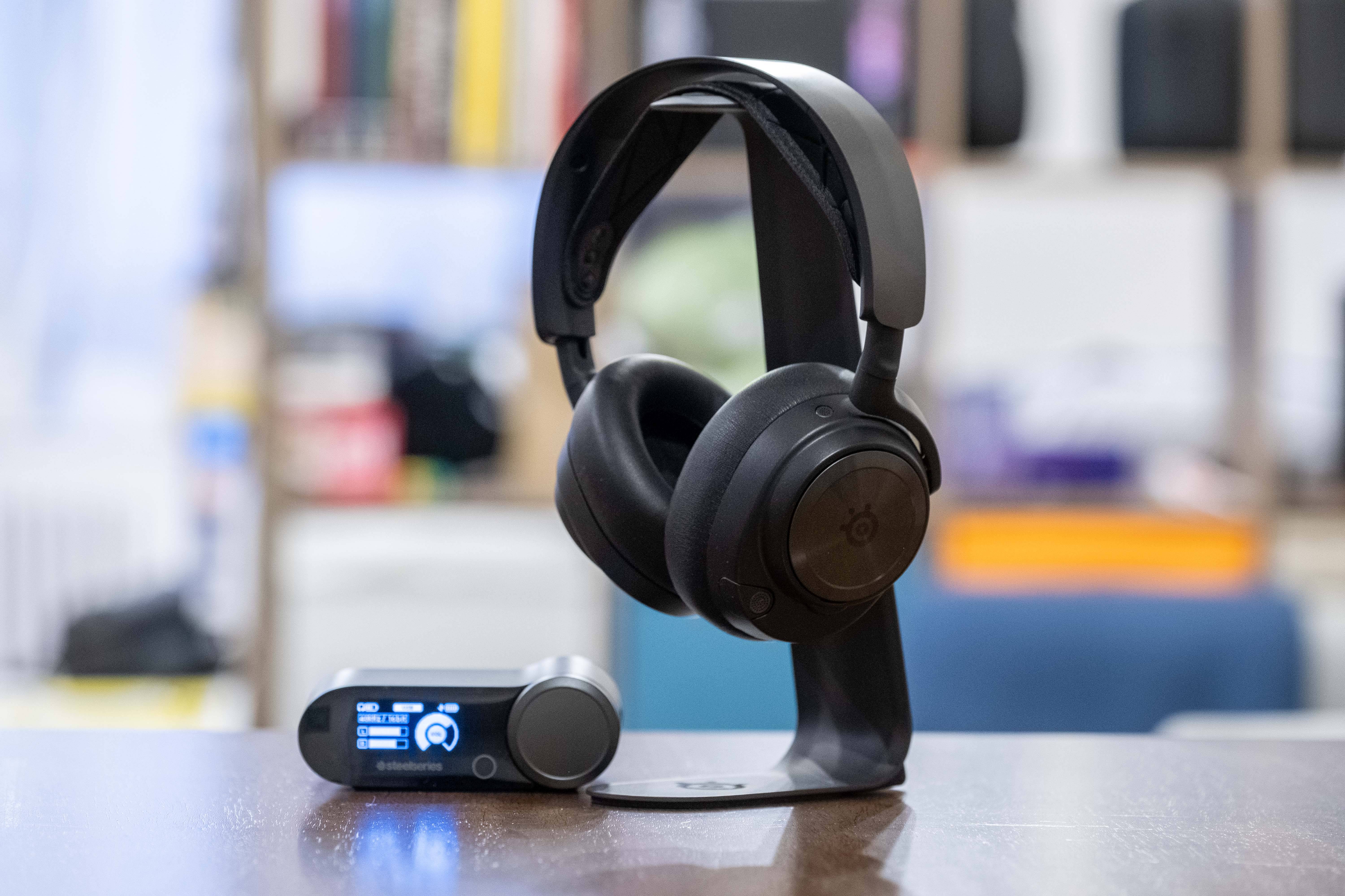 SteelSeries Arctis Nova Pro Wireless Image 1