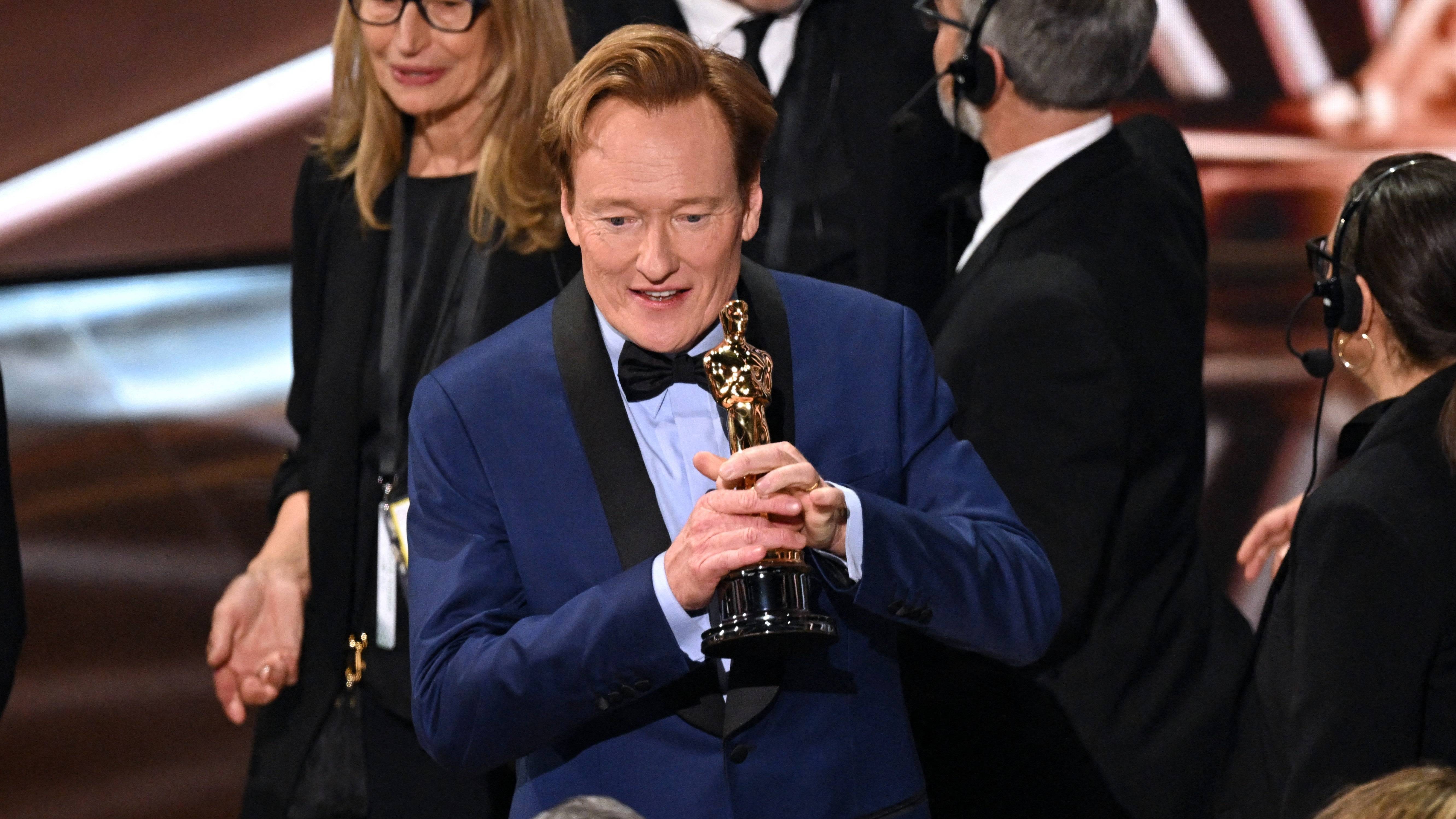 “柯南·奧布賴恩（Conan O'Brien）披露了宣傳中奧斯卡雕像的奇異學院規則”