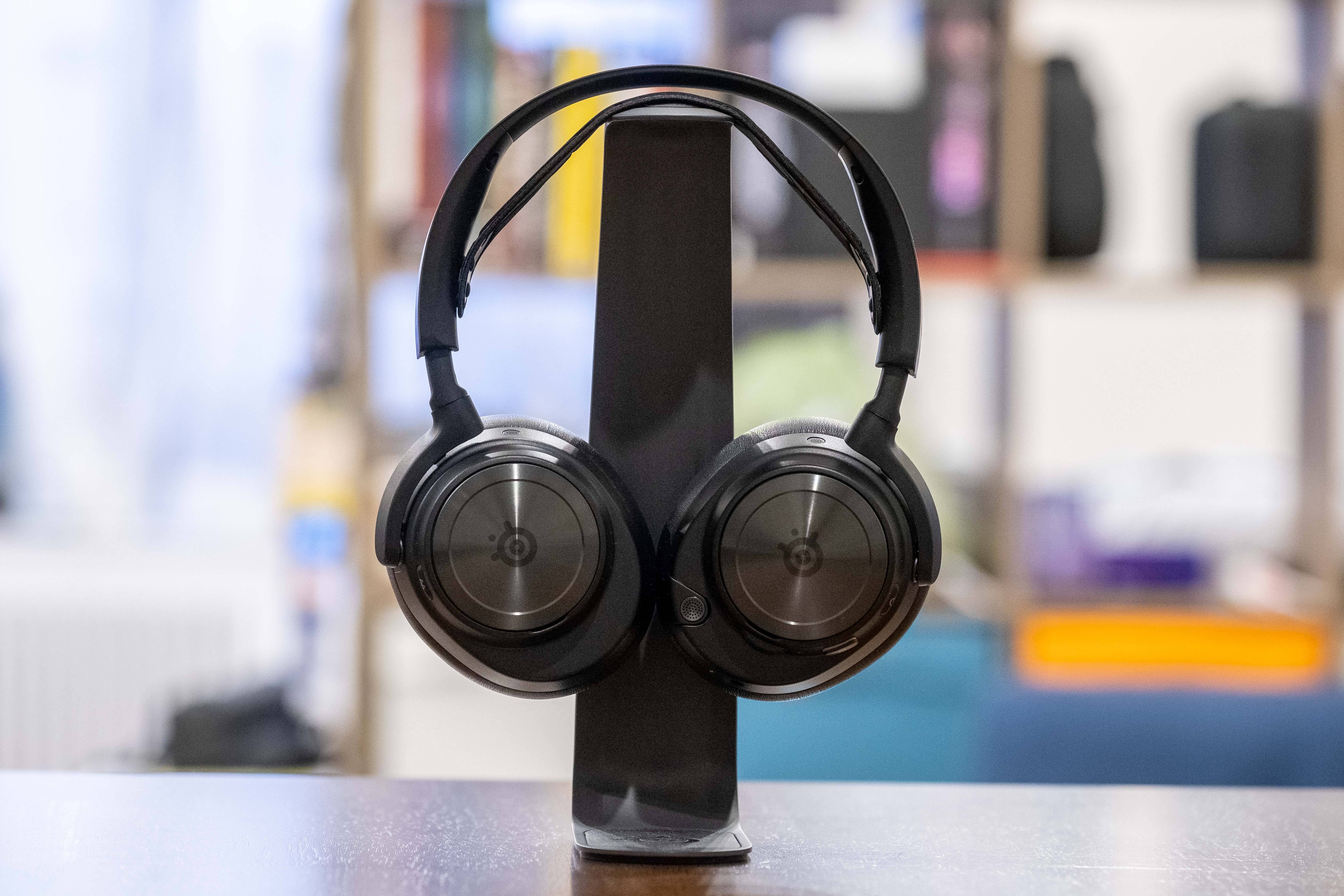 SteelSeries Arctis Nova Pro Wireless Image 2